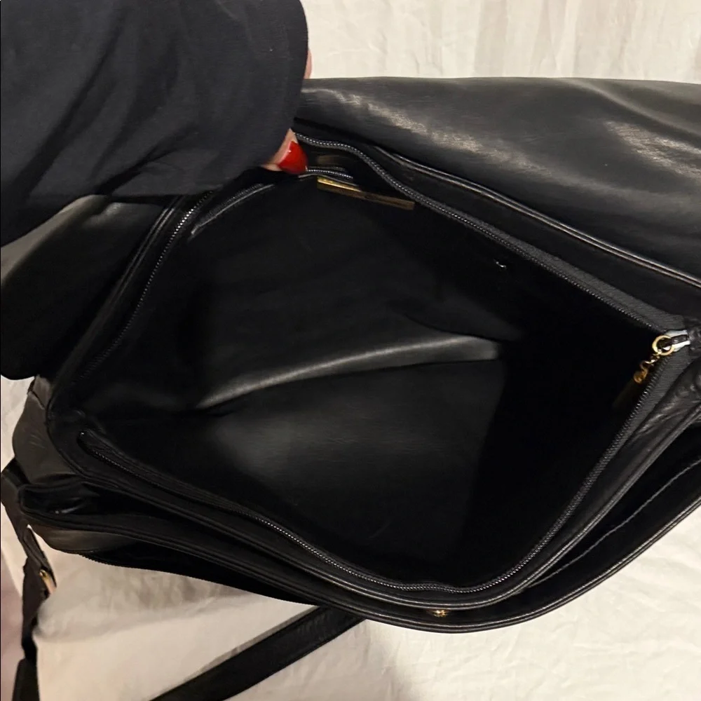 Vintage Preswick & Moore Sleek Black Leather Messenger Bag